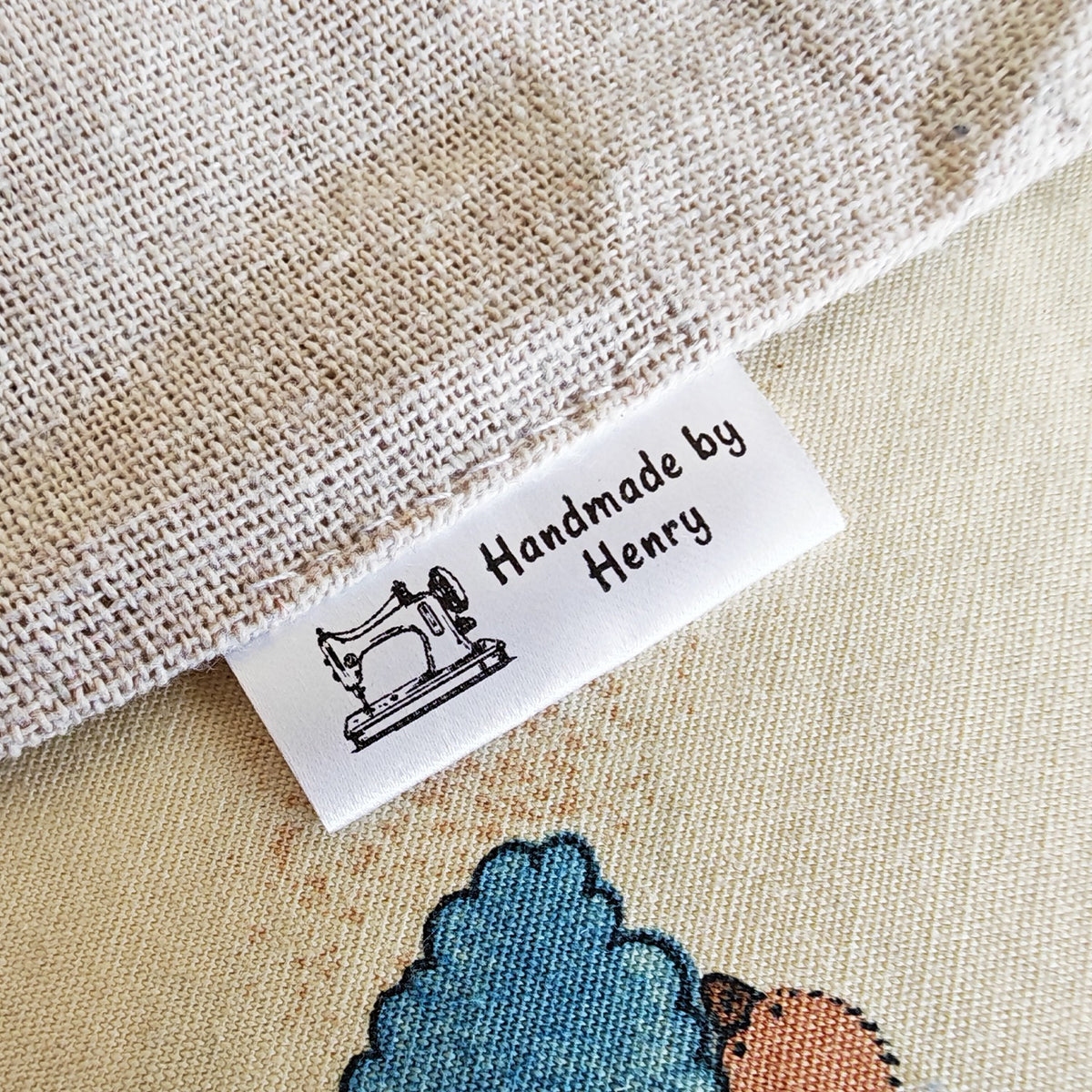 Personalized sewing label with sewing machine illustration — photo 1
