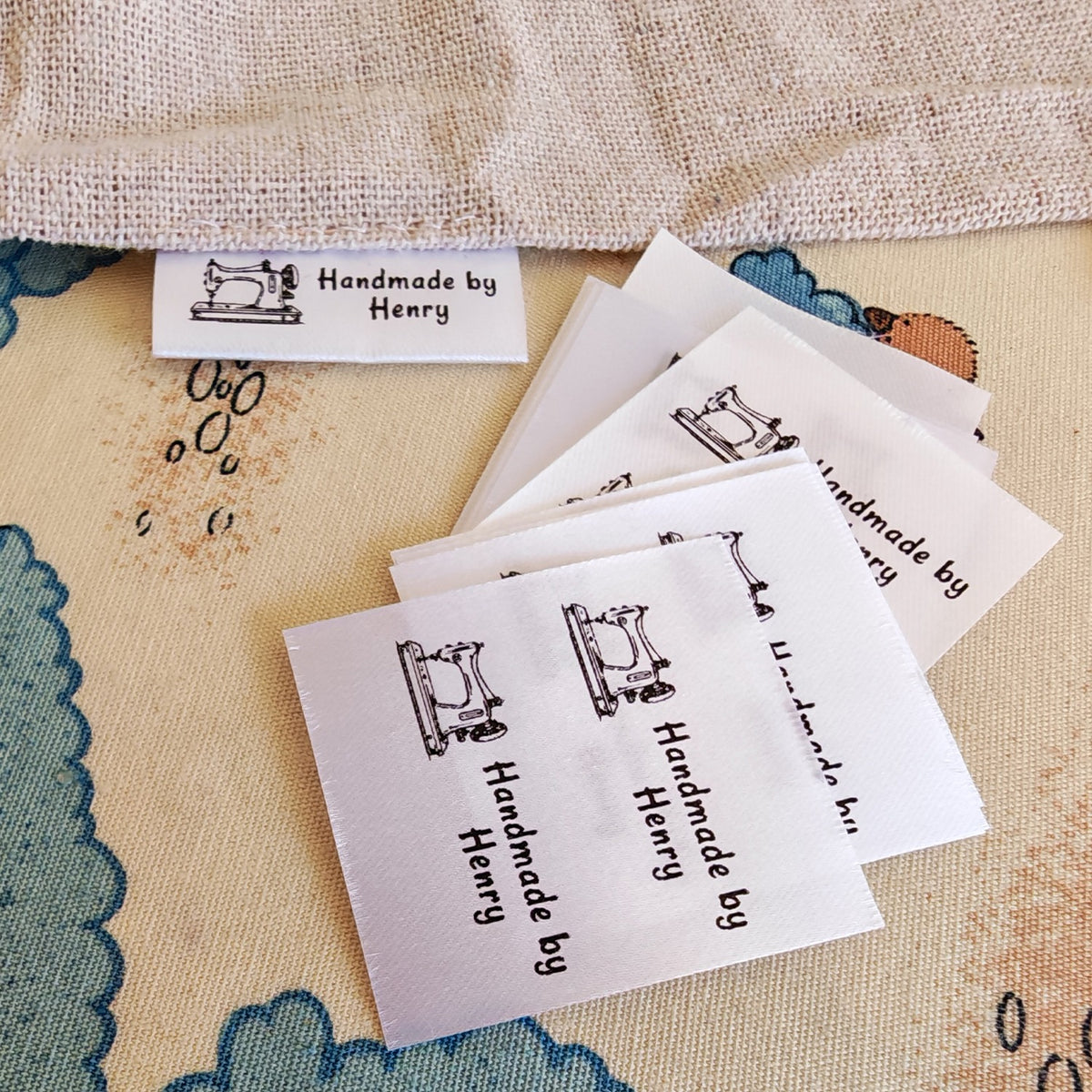 Personalized sewing label with sewing machine illustration — photo 3